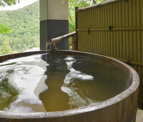 芍薬の湯露天樽風呂
